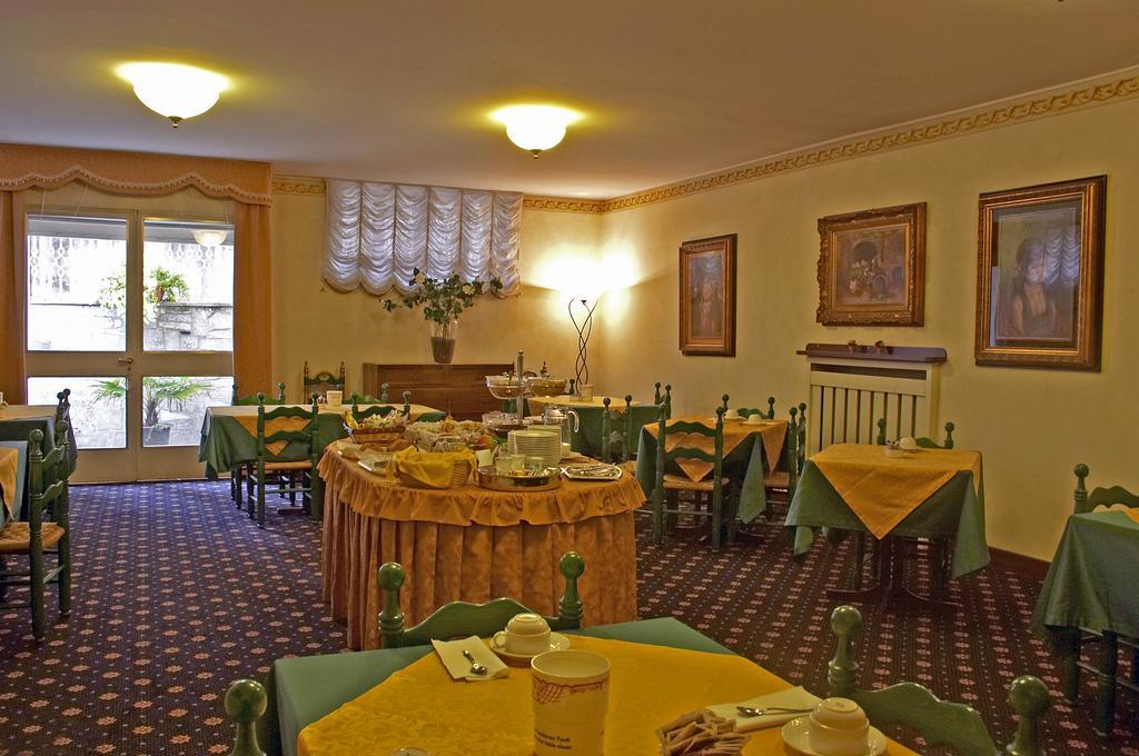 Hotel Quattro Strade Гарбаньяте-Міланезе Екстер'єр фото