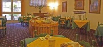 Hotel Quattro Strade Гарбаньяте-Міланезе Екстер'єр фото